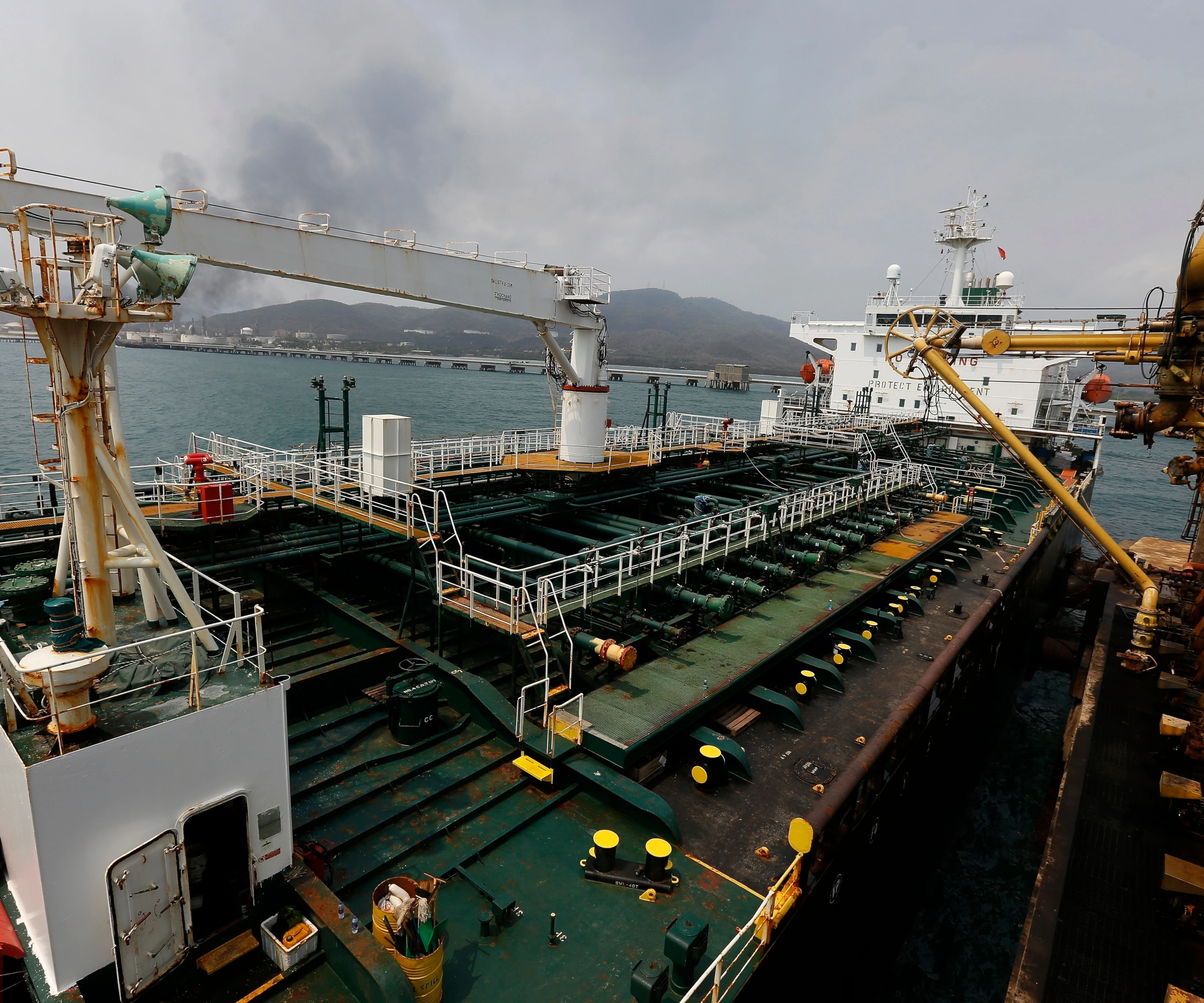 Iranian oil tanker Fortune is anchored at the dock of the El Palito refinery near Puerto Cabello, Venezuela, May 25, 2020 (AP)